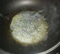 自制花生牛轧糖做法图解4)