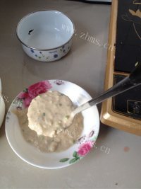 好吃美味的鸡蛋豆芽饼做法图解3)