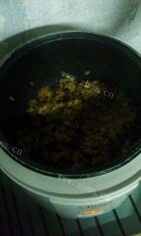 美味的香肠焖饭做法图解7)
