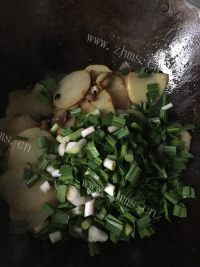 家常菜干煸土豆片做法图解8)