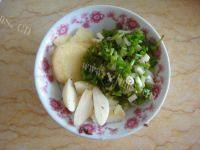 鸭血油豆腐粉丝汤做法图解2)