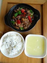 美味的黄焖鸡米饭