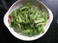 意犹未尽的芹菜土豆丝做法图解2)