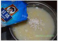 美味早餐蔬菜玉米麦片粥做法图解4)