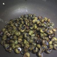 珍馐美味的炒田螺做法图解2)