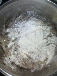 美味的干炸小河虾做法图解2)