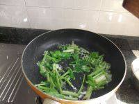 下饭的芹菜炒鱿鱼做法图解7)