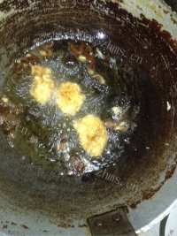 回味无穷的拔丝香蕉做法图解4)