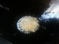 家常的豆芽炒韭菜做法图解4)