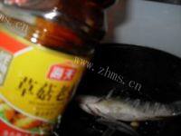 香气逼人的红烧鲈鱼做法图解3)