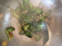 营养丰富的西兰花炒肉片做法图解4)