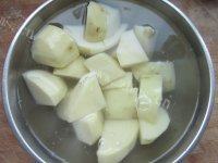 秀色可餐的土豆烧豆腐做法图解3)