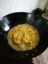 热腾腾的炒南瓜做法图解5)
