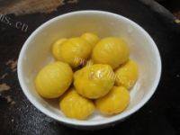 美味的红烧栗子排骨做法图解3)