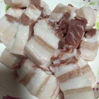 开胃的梅菜烧肉做法图解2)
