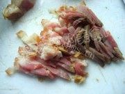 咸肉炒蒜苗做法图解3)