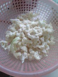 家常菜番茄炒花菜做法图解3)