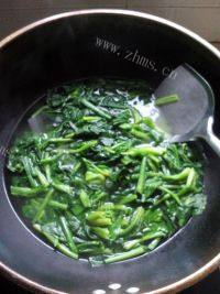 色泽不错的菠菜拌木耳做法图解3)