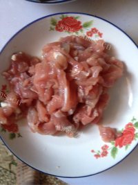 家常菜辣椒炒肉做法图解1)