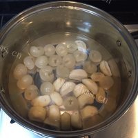 好喝的龙眼马蹄火龙果汁糖水做法图解4)