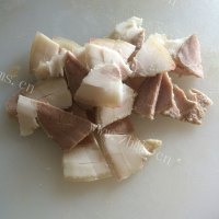 美味营养的青蒜回锅肉做法图解3)