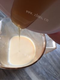 自制哈密瓜奶昔做法图解10)