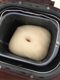 自制椰蓉面包卷做法图解3)