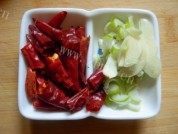 家常菜黄豆炒肉皮做法图解3)