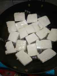 色泽鲜亮的煎豆腐做法图解2)