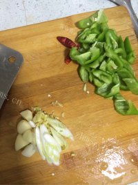美味的大盘鸡面做法图解3)