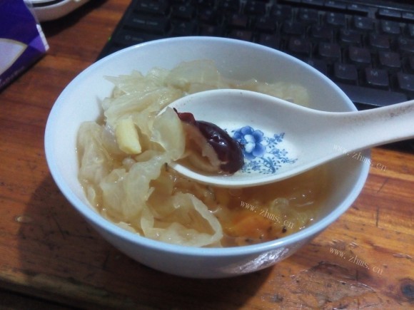 美容养颜的银耳莲子汤做法