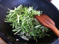 家常菜香菜炒肉丝做法图解4)