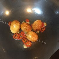 美味的虎皮鸡蛋做法图解6)
