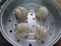 自制芝麻花卷做法图解6)