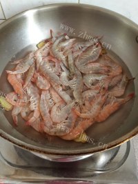 美味的白灼虾做法图解3)