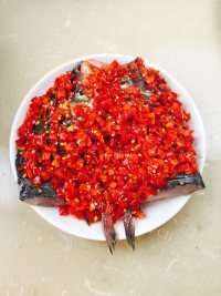 回味无穷的剁椒鱼头做法图解5)