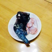 美味的炖乌鸡汤做法图解2)
