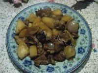 色味俱佳的红烧牛肉土豆