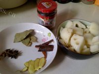 家常菜莲藕炖排骨做法图解1)