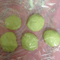 自制花朵面包做法图解4)