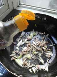 家常菜肉丝炒豇豆做法图解4)