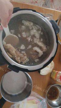 自制土豆粉做法图解4)