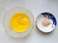美味的紫菜虾皮蛋花汤做法图解3)