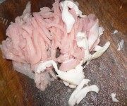 美味的榨菜炒肉丝做法图解2)