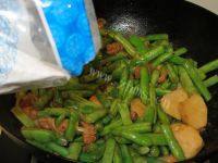 「美味可口」土豆炖豆角做法图解6)