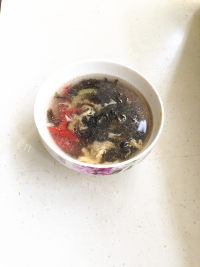 美味的鸡蛋紫菜汤