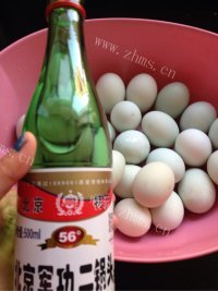 香气浓郁的咸鸭蛋做法图解2)