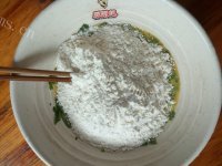 自制香菜鸡蛋饼做法图解4)