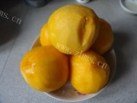 黄桃罐头的做法图解二