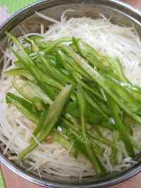 家常菜麻辣土豆丝做法图解1)
